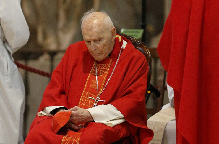 O Papa João Paulo II promoveu Theodore McCarrick apesar das alegações de abuso, diz o Vaticano