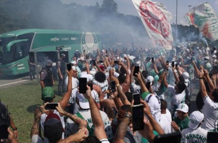 Copa Libertadores: Rivais brasileiros, Palmeiras e Santos, se preparam para final ao vivo na BBC