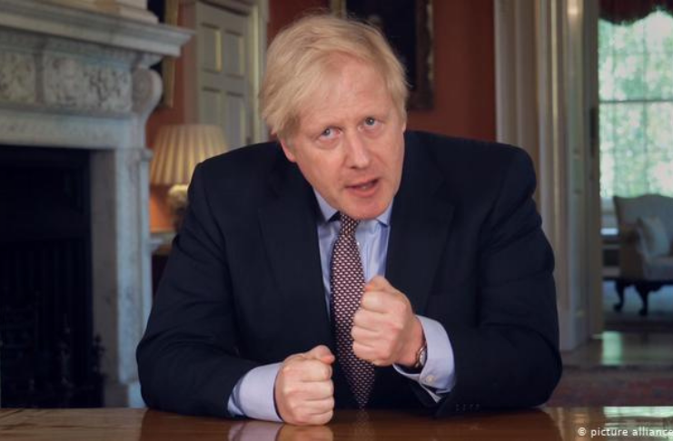 Boris Johnson diz que os bloqueios de COVID-19 'provavelmente ficarão mais rígidos'