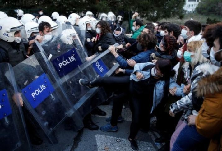 Erdogan compara manifestantes estudantis turcos com "terroristas"