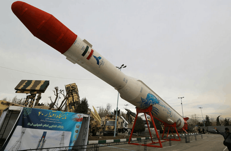 O Irã pode perseguir armas nucleares se as sanções não forem eliminadas, alerta o ministro sênior
