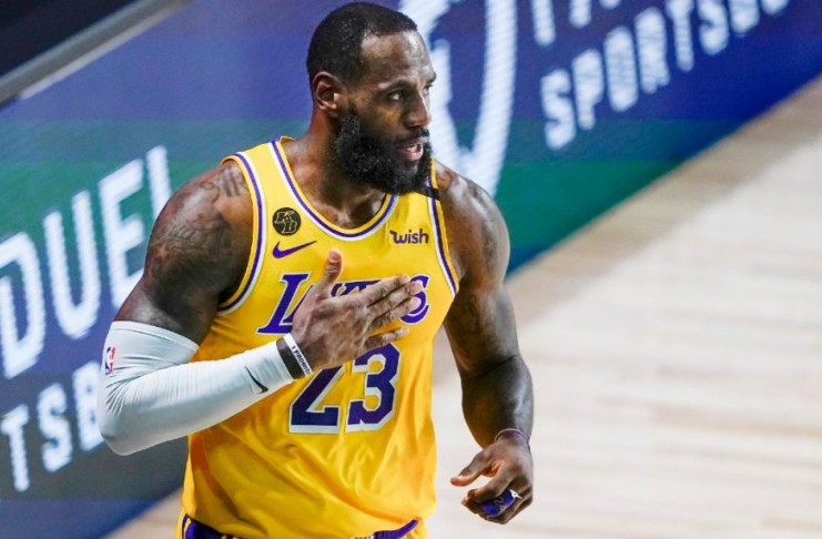 NBA: Fãs expulsos após discussão com LeBron James durante a vitória de LA Lakers sobre Atlanta Hawks