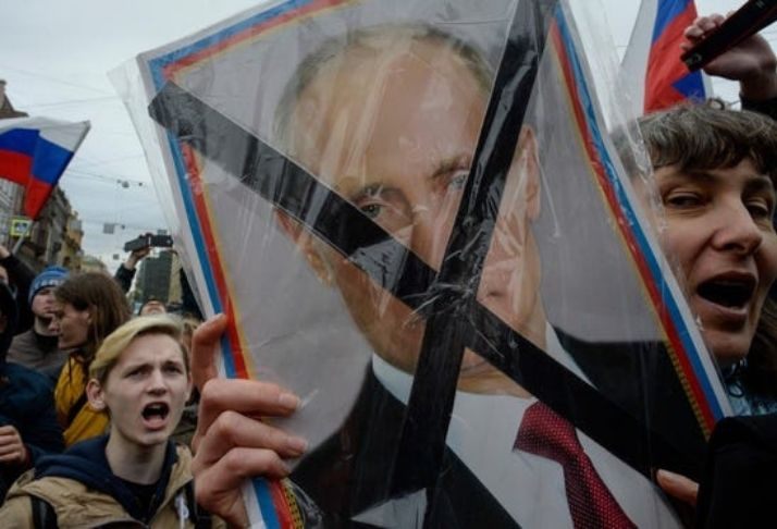 Justiça russa pede prisão a longo prazo para Alexei Navalny, líderes políticos reprovam